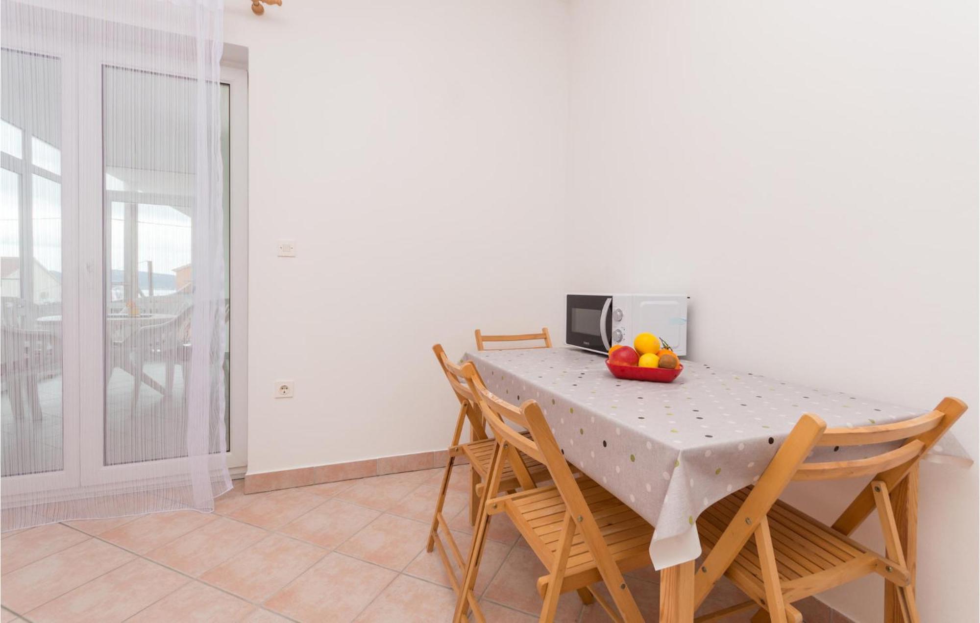 Awesome Apartment In Sveti Filip I Jakov W/ 1 Bedrooms 외부 사진