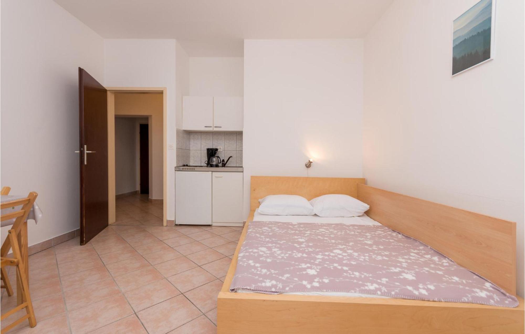 Awesome Apartment In Sveti Filip I Jakov W/ 1 Bedrooms 외부 사진