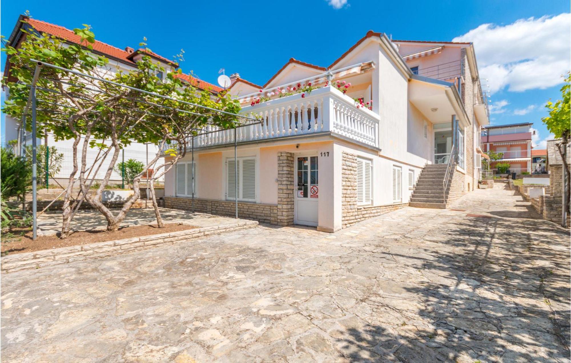 Awesome Apartment In Sveti Filip I Jakov W/ 1 Bedrooms 외부 사진
